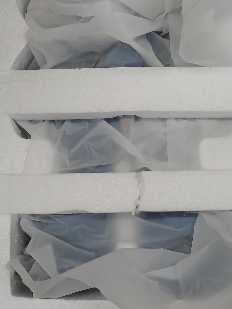 緩衝材折れてます