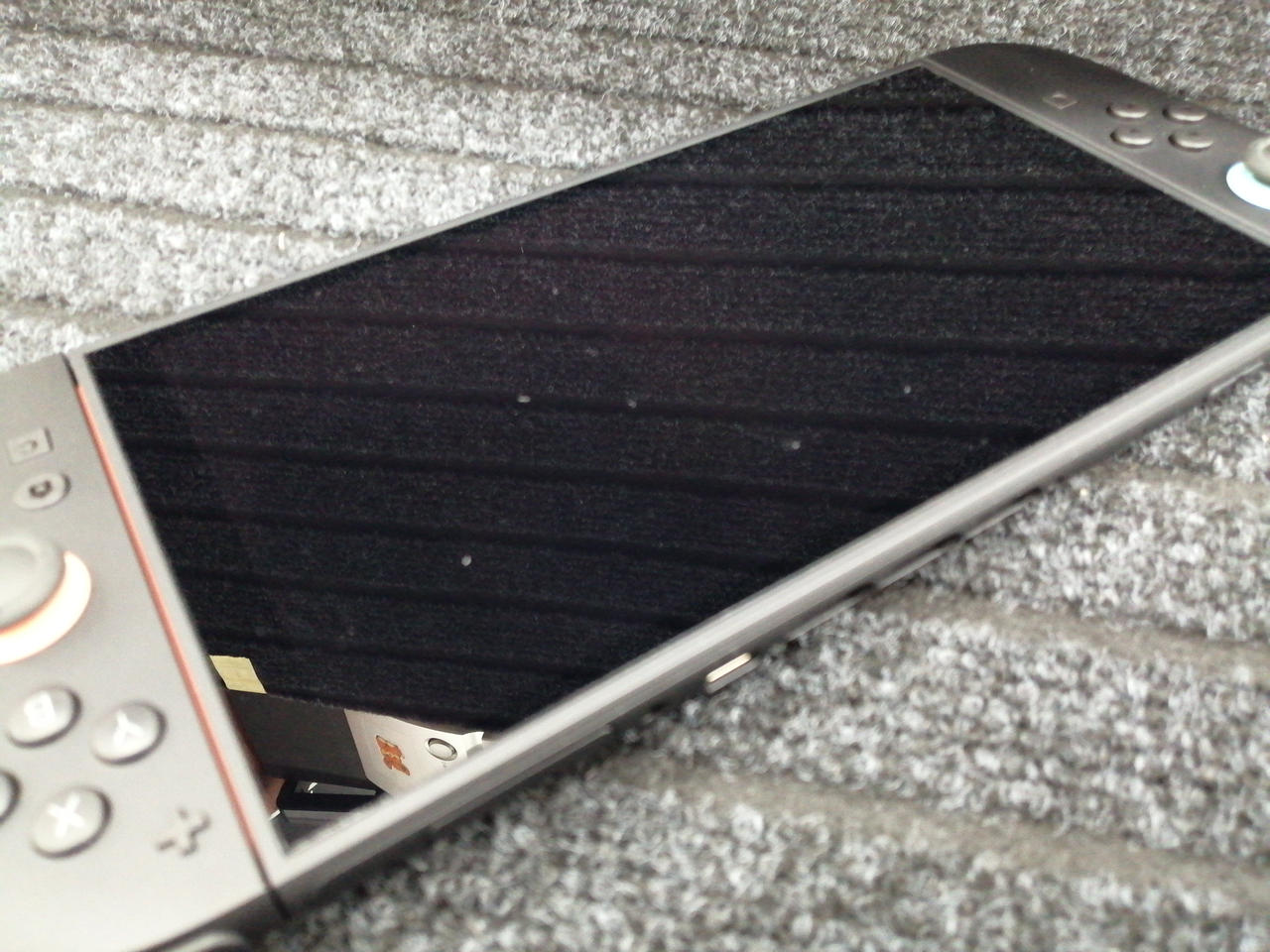 画面に細かいキズあり