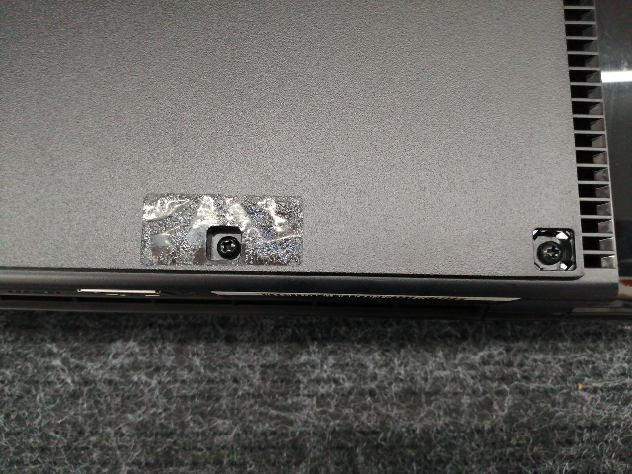 ゴム足、封印シール剥がれ