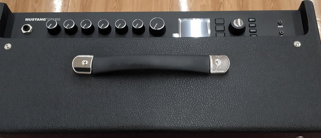 Fender Mustang 問いあわせ GTX100 電源、フットスイッチ