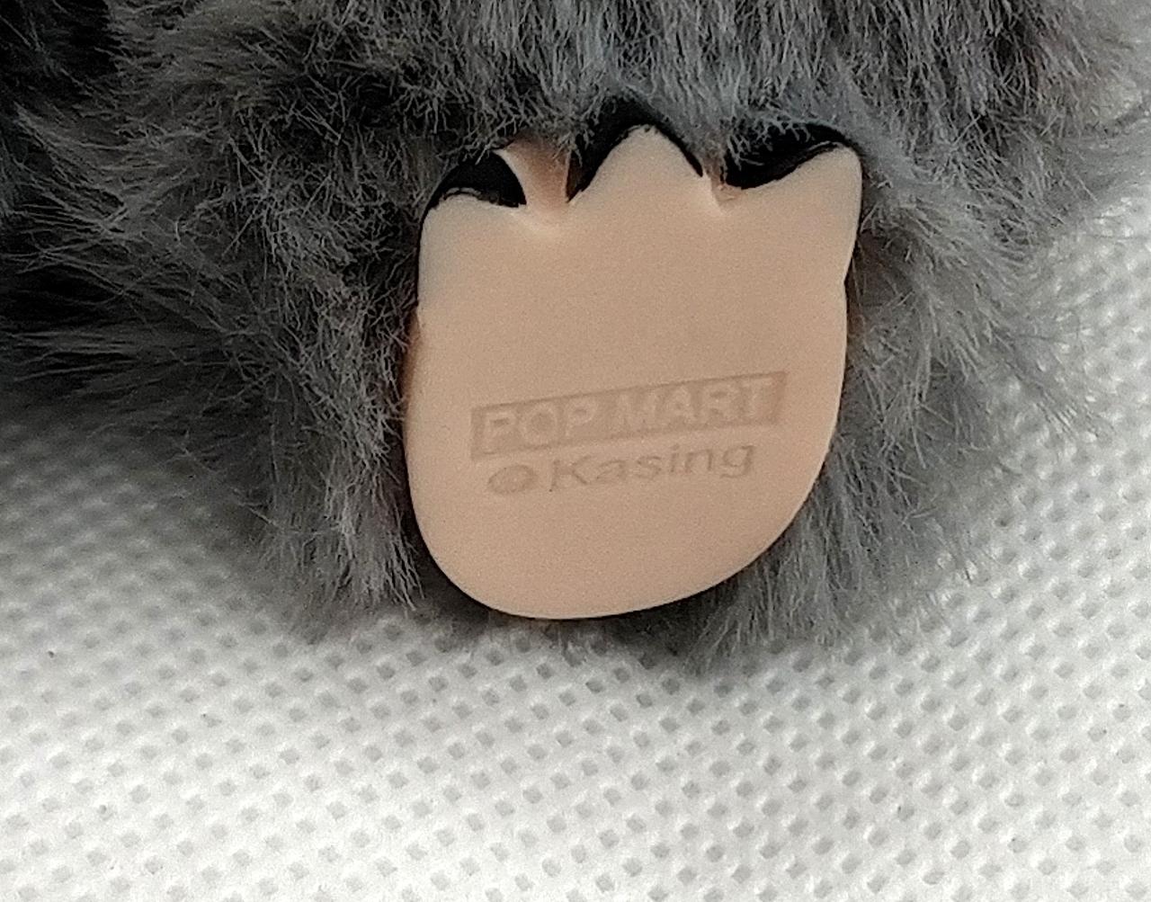 右足裏にロゴあり。