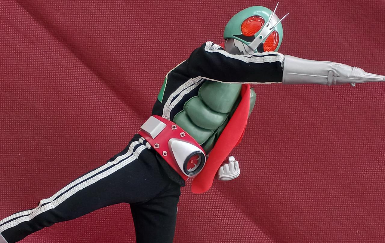 右肩関節緩みありますがポージング可能です