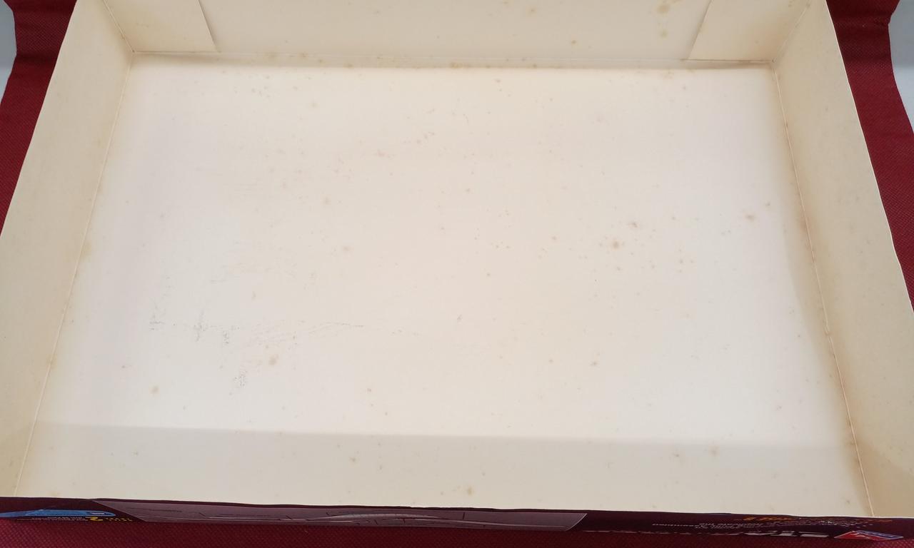 箱の裏汚れあり