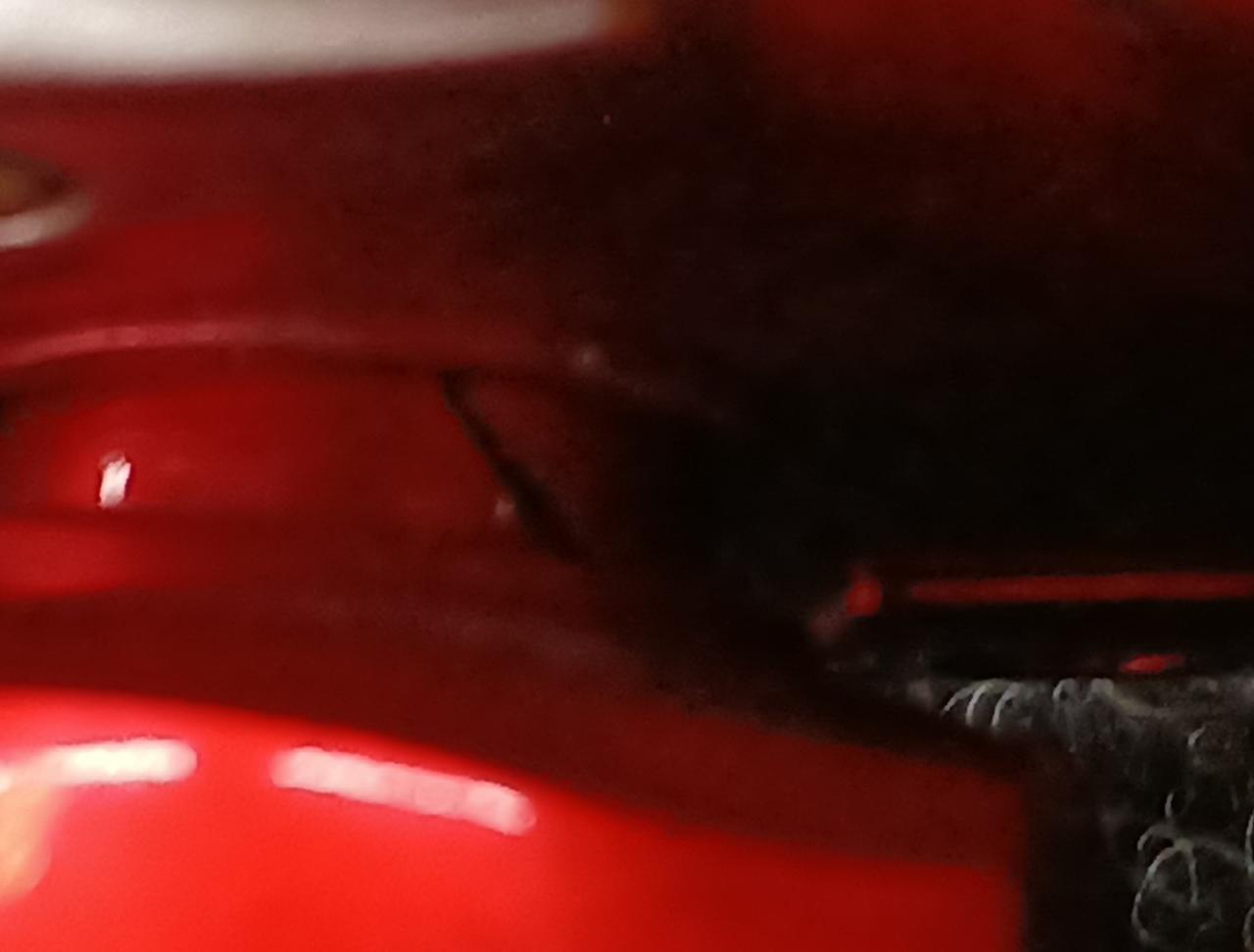 ヒンジひび割れあり