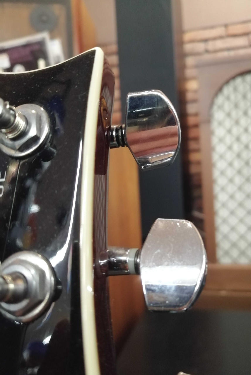 3弦ペグ曲がり(ダメージ)あり