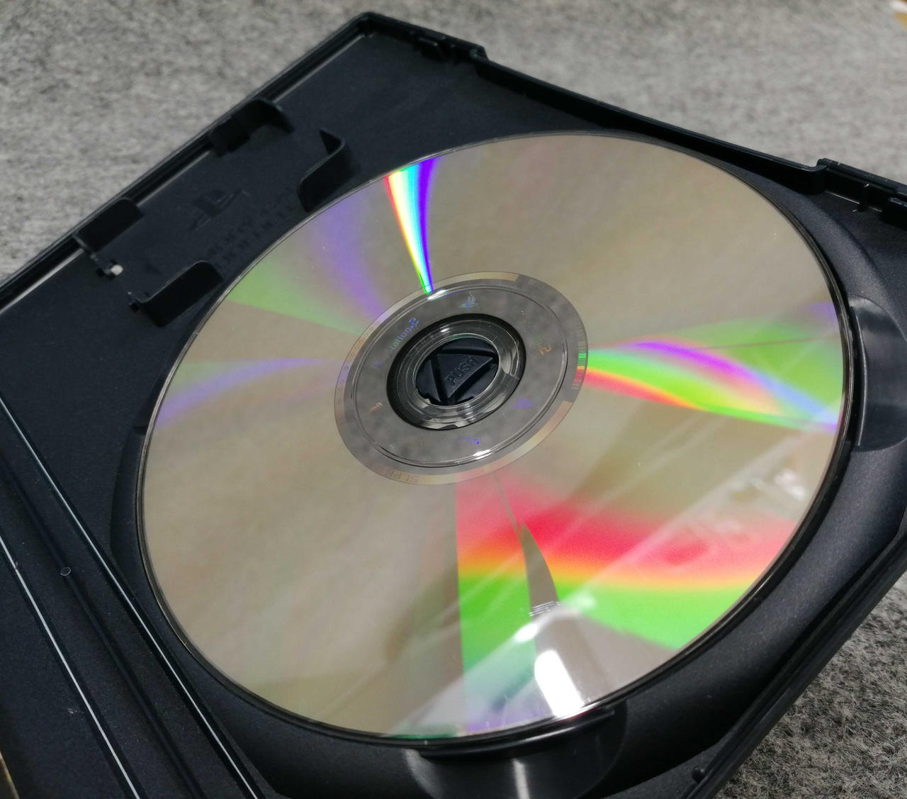 写真に写りませんが、盤面に擦りキズあり