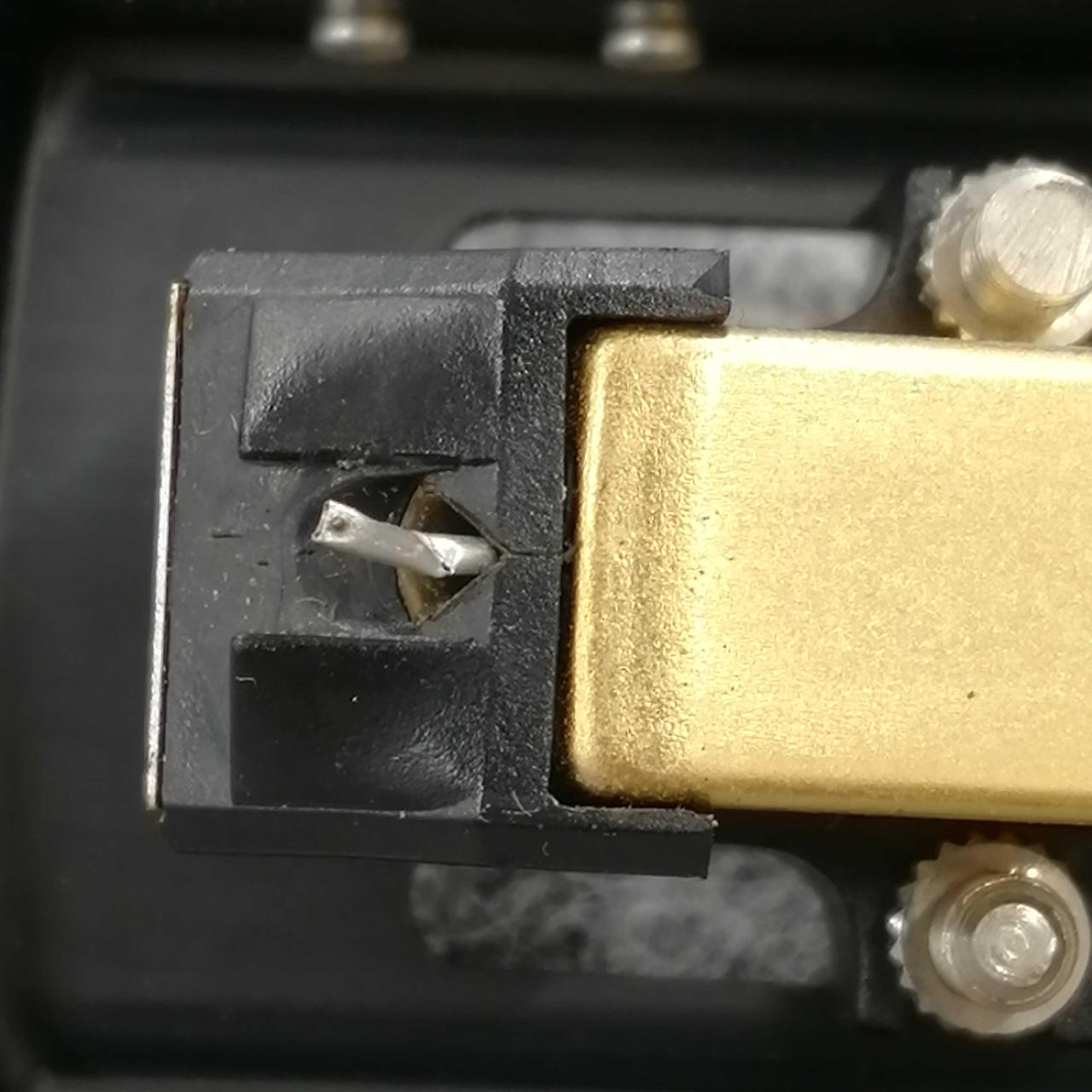 針曲がり跡あります