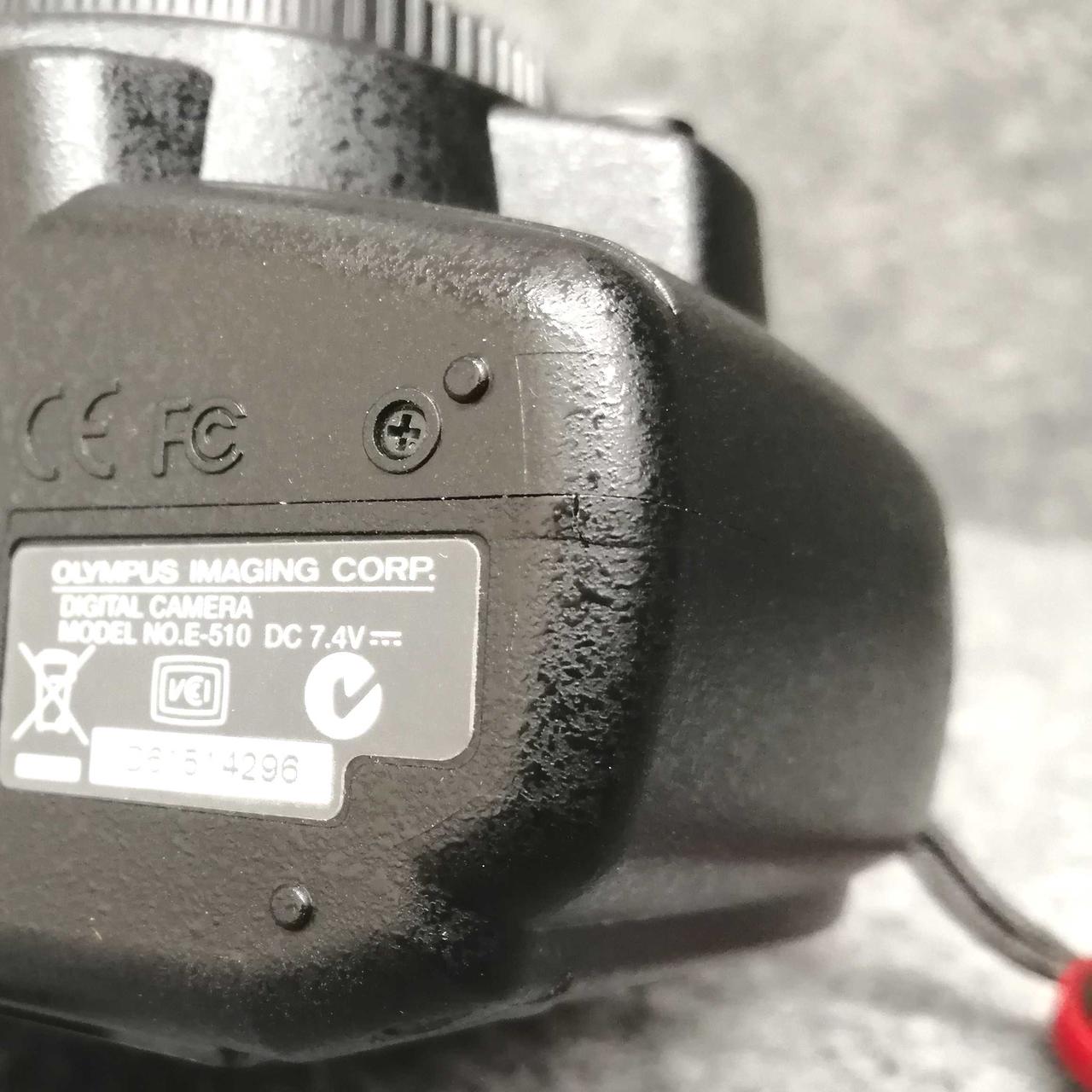 画像中央の箇所に2mm程の極小のヒビあり