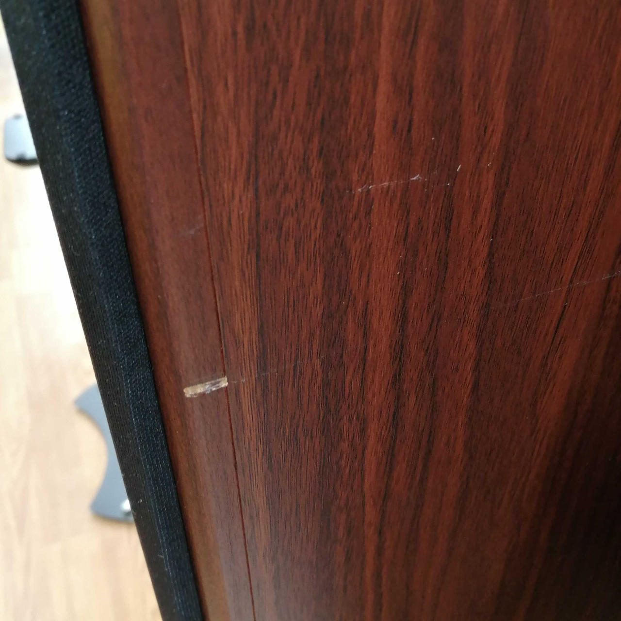 側面にキズあります