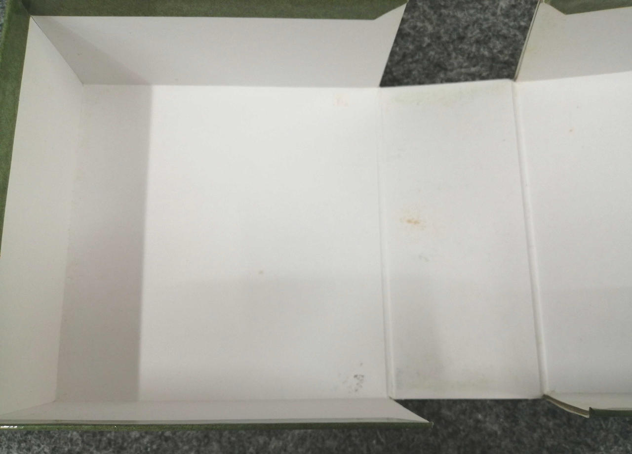 収納ケース内に汚れあり