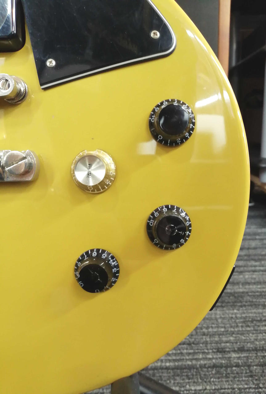 ボリュームノブ1箇所交換されています。