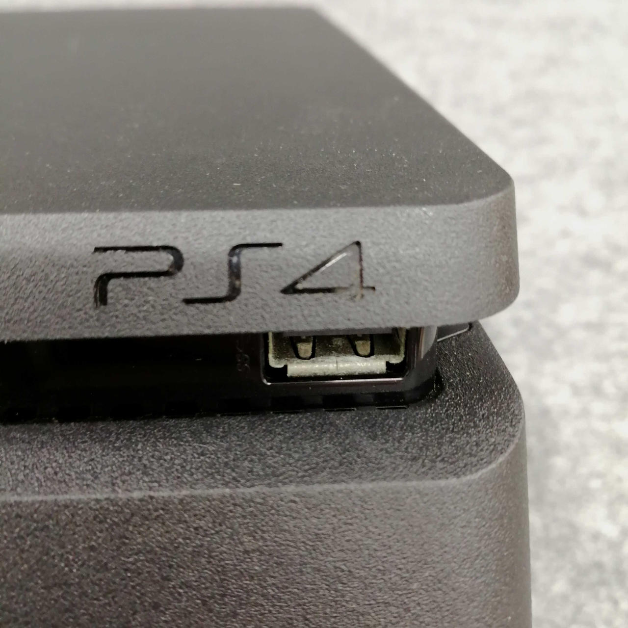 USB端子にくすみあり