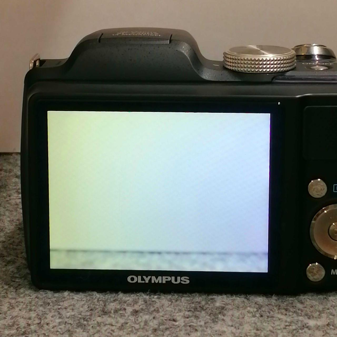 画面左側黄ばみあります