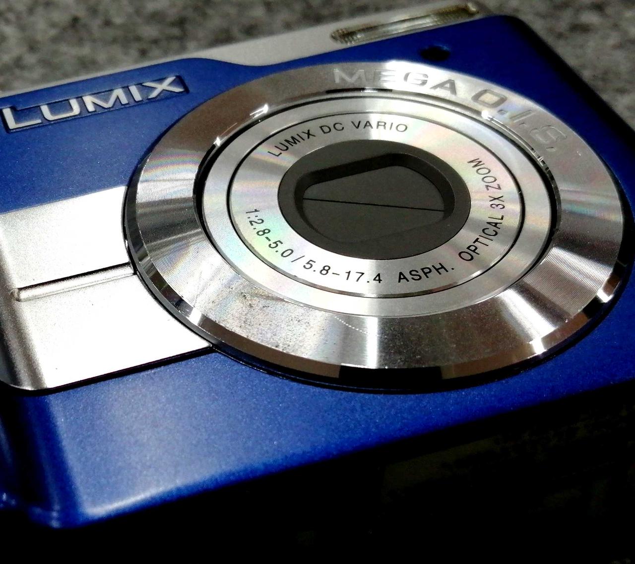 レンズ付近のリング部にキズあり