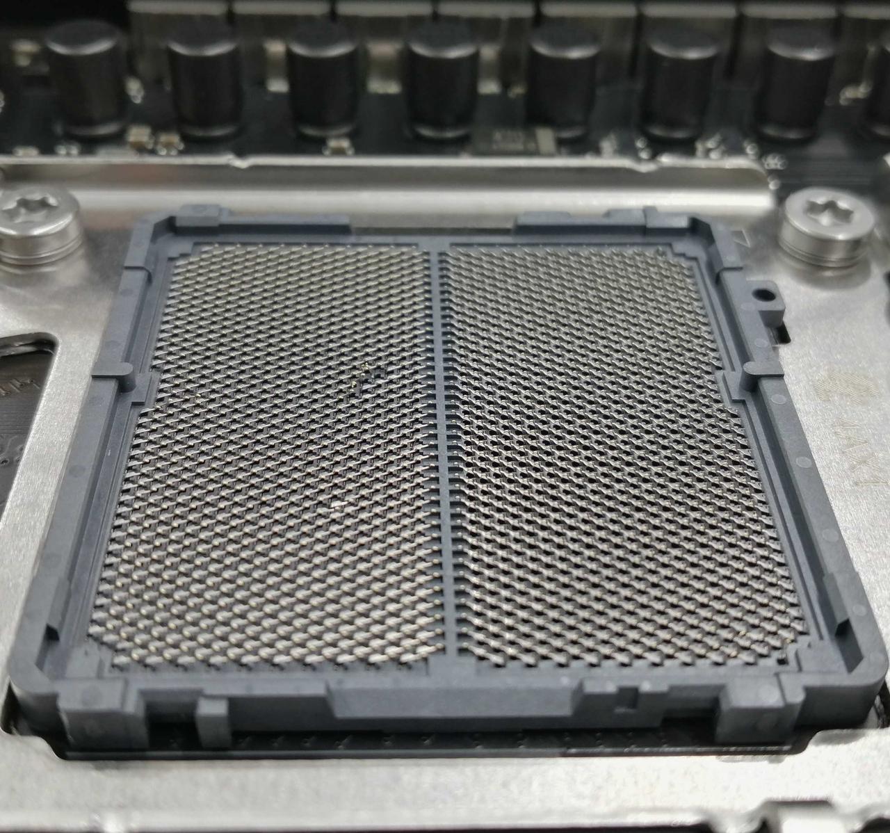 ソケットピン折れあり