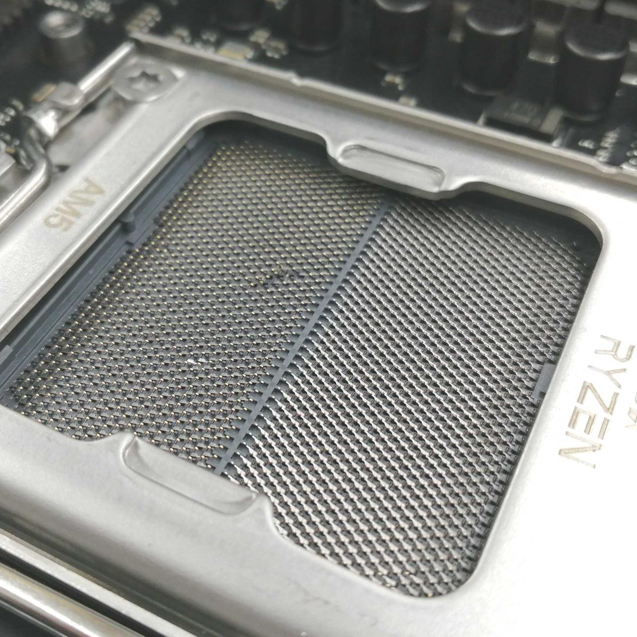 ソケットピン折れあり