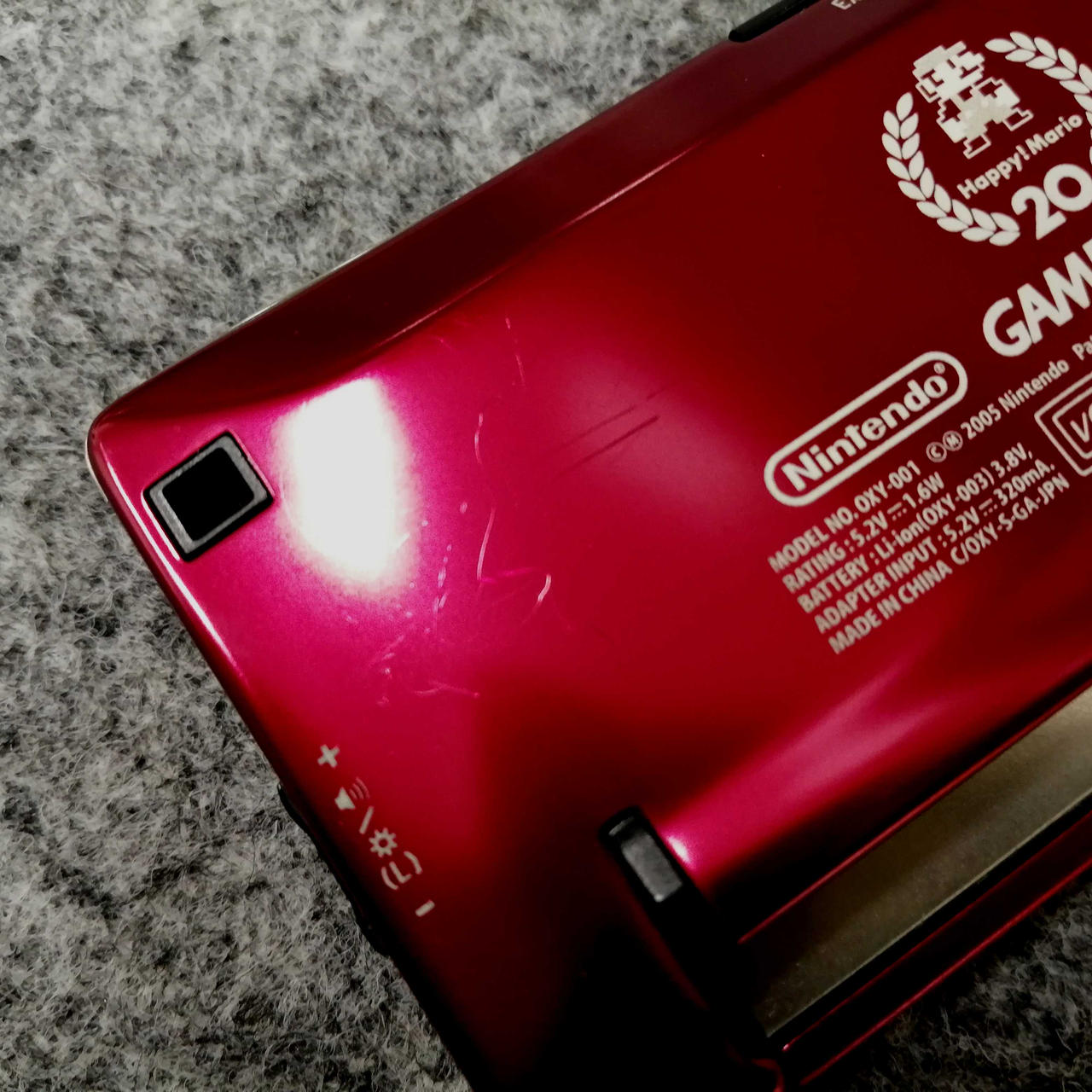 背面に引っかきキズあり