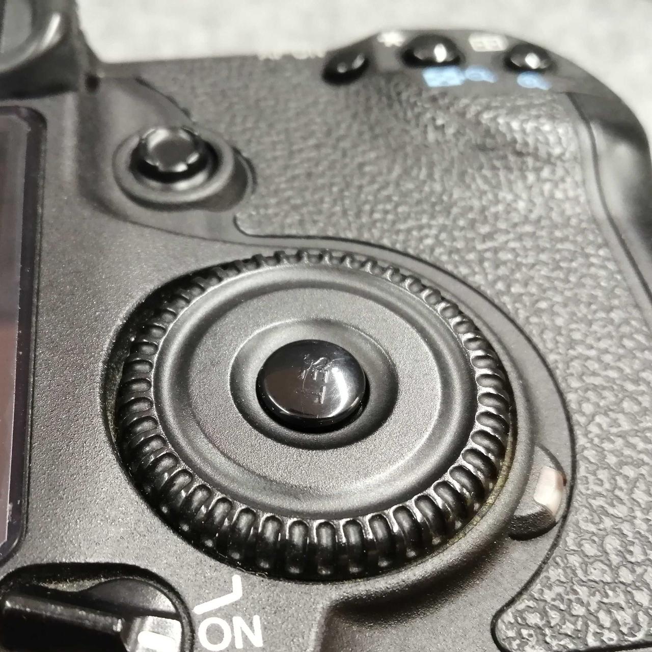 ダイヤル回転するとSETボタンも回ります