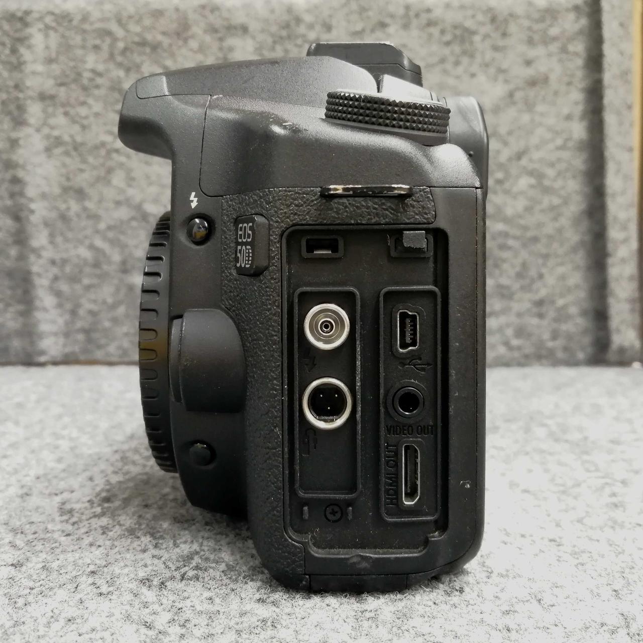 キャップ外すと本体から離れます