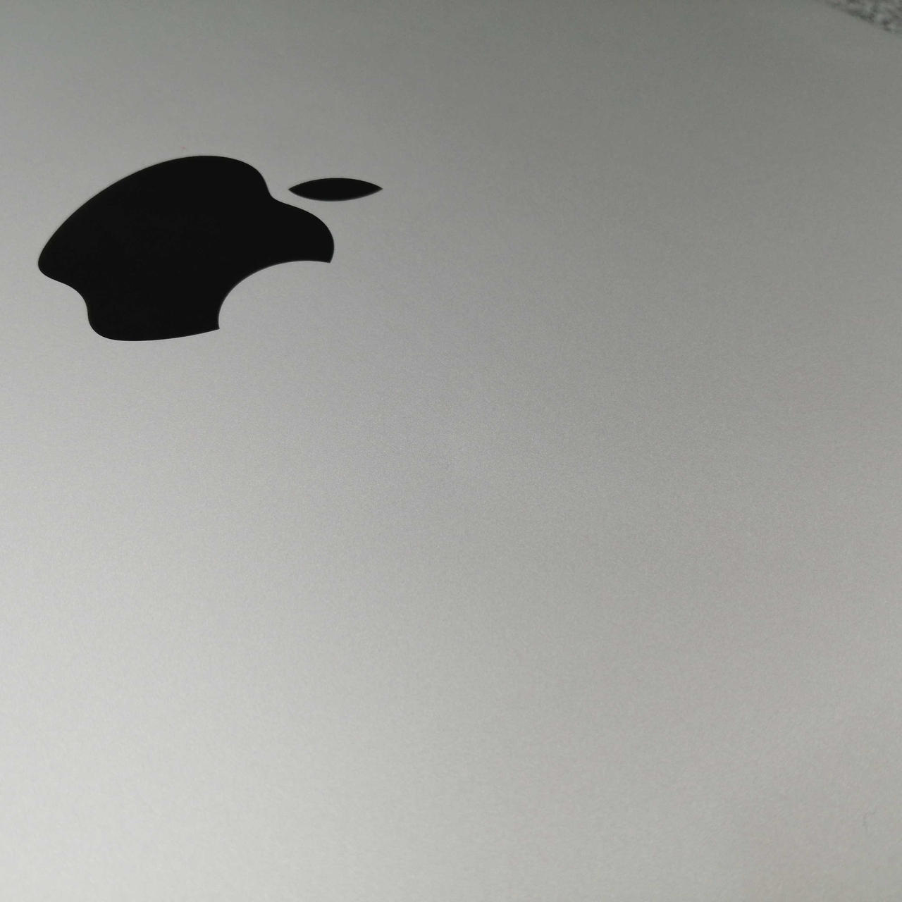 画像中央部分に微かに凹みあり