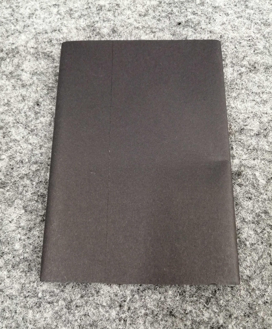 説明書類などが入っている束になります。