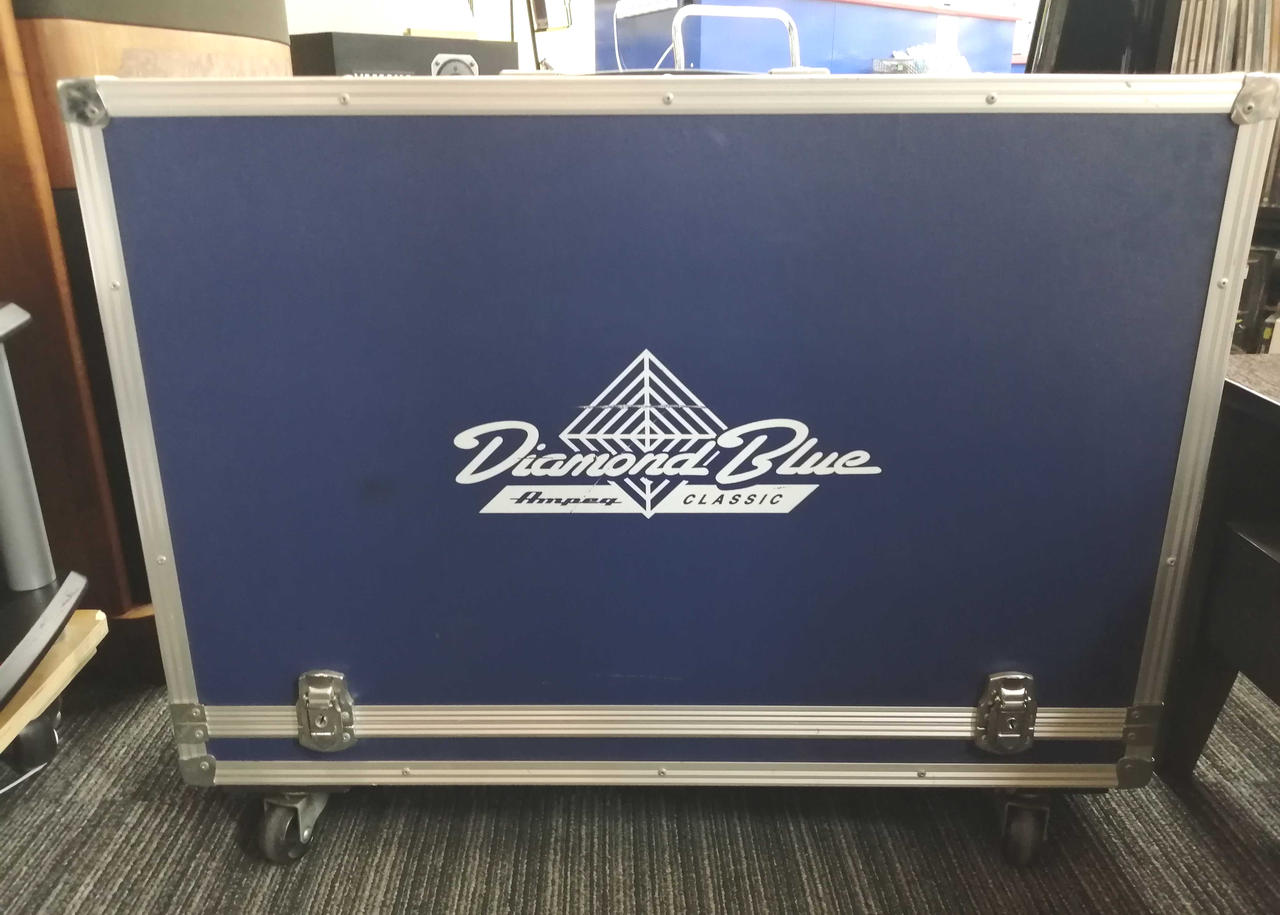 専用ケースに入れて発送いたします。