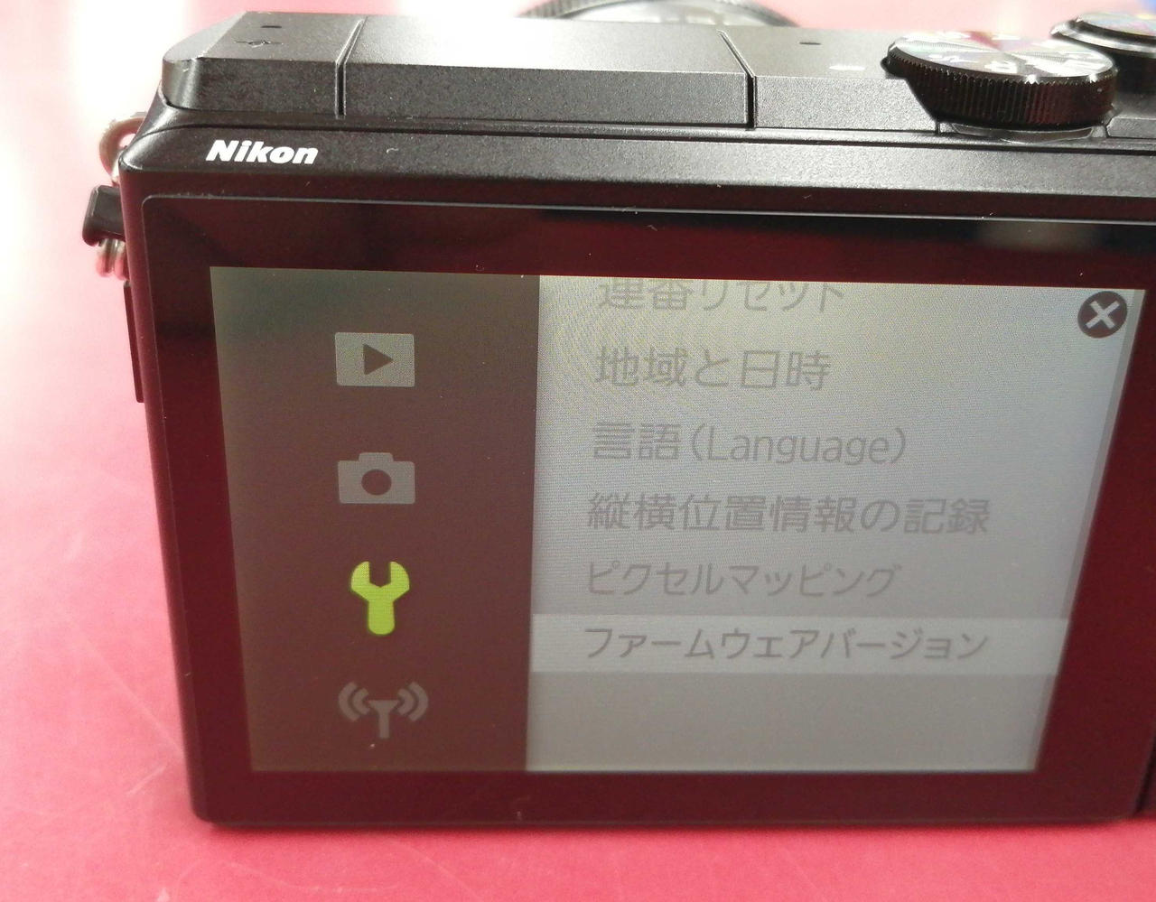 液晶画面端の部分変色あり