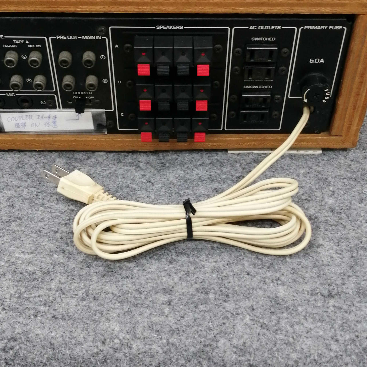 電源ケーブル黄ばんでます