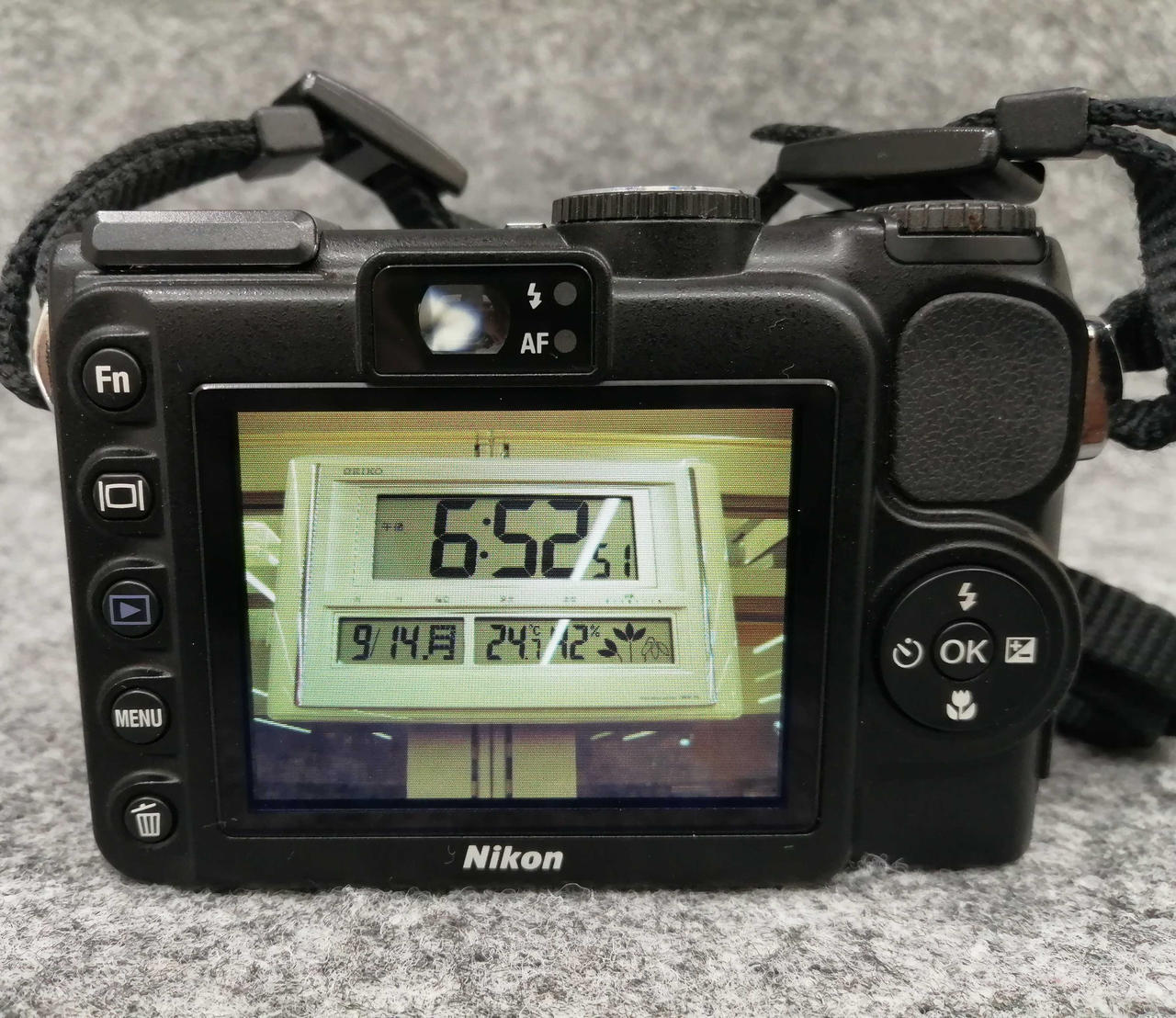 本機で撮影した写真は変色します
