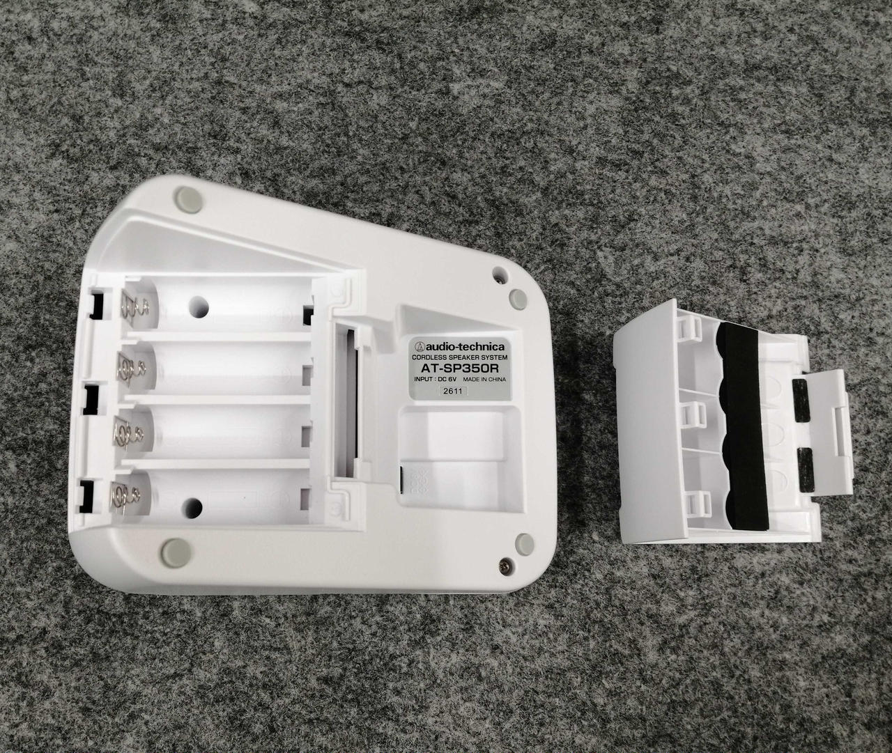 スピーカー本体は単3電池4本でも動作可能