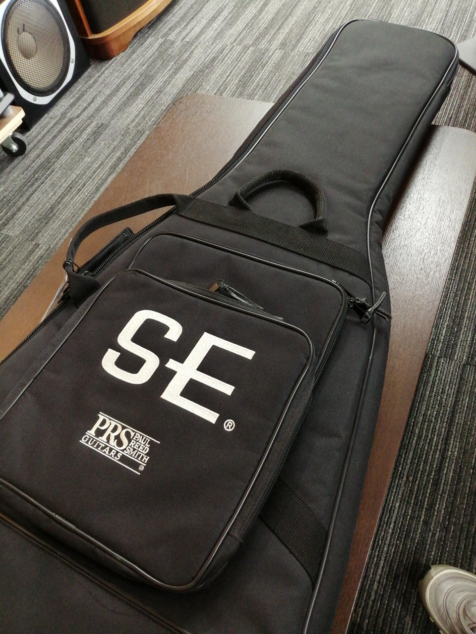 専用ケースが付属します。