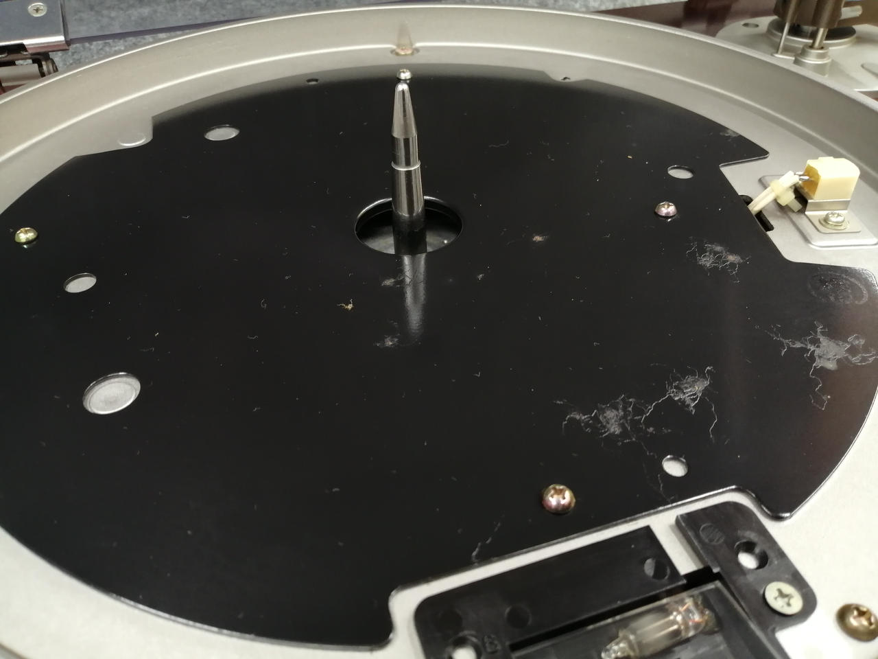 テーブル裏汚れあり