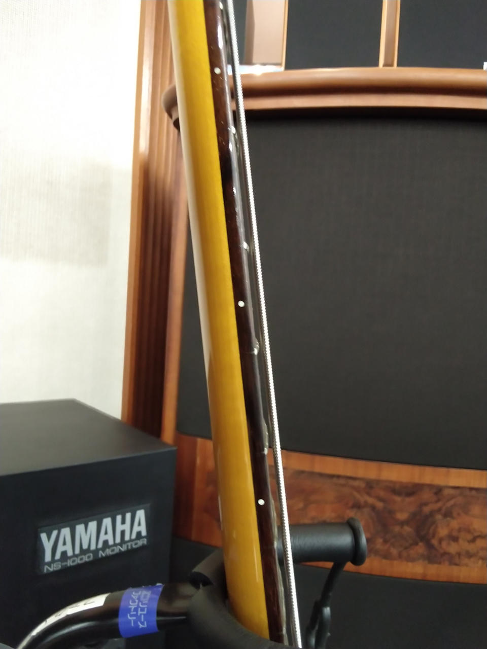 弦高は低めにセットアップしております。