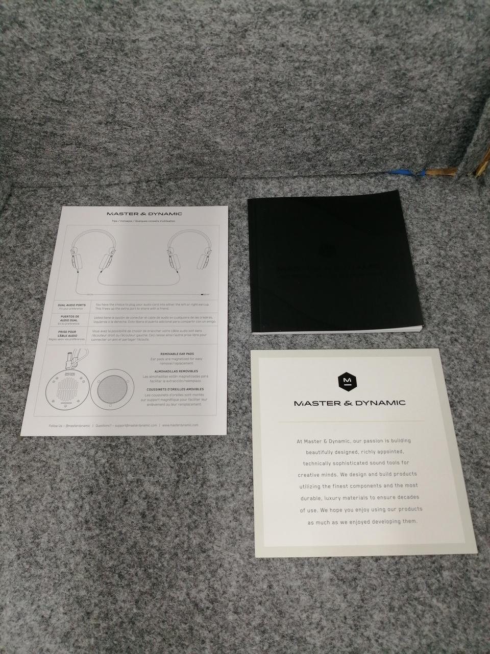 付属する取扱説明書です。