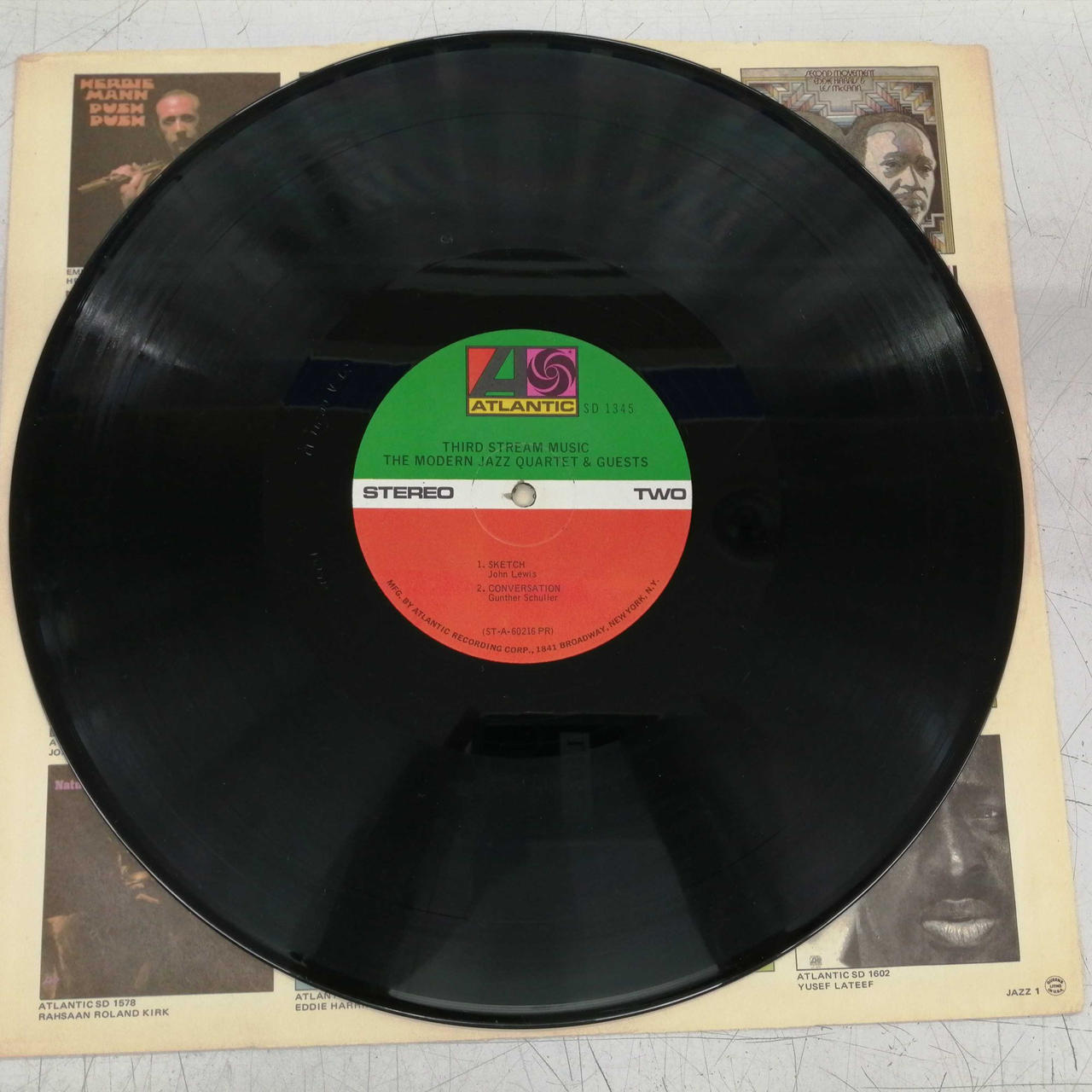 若干スリキズあります。