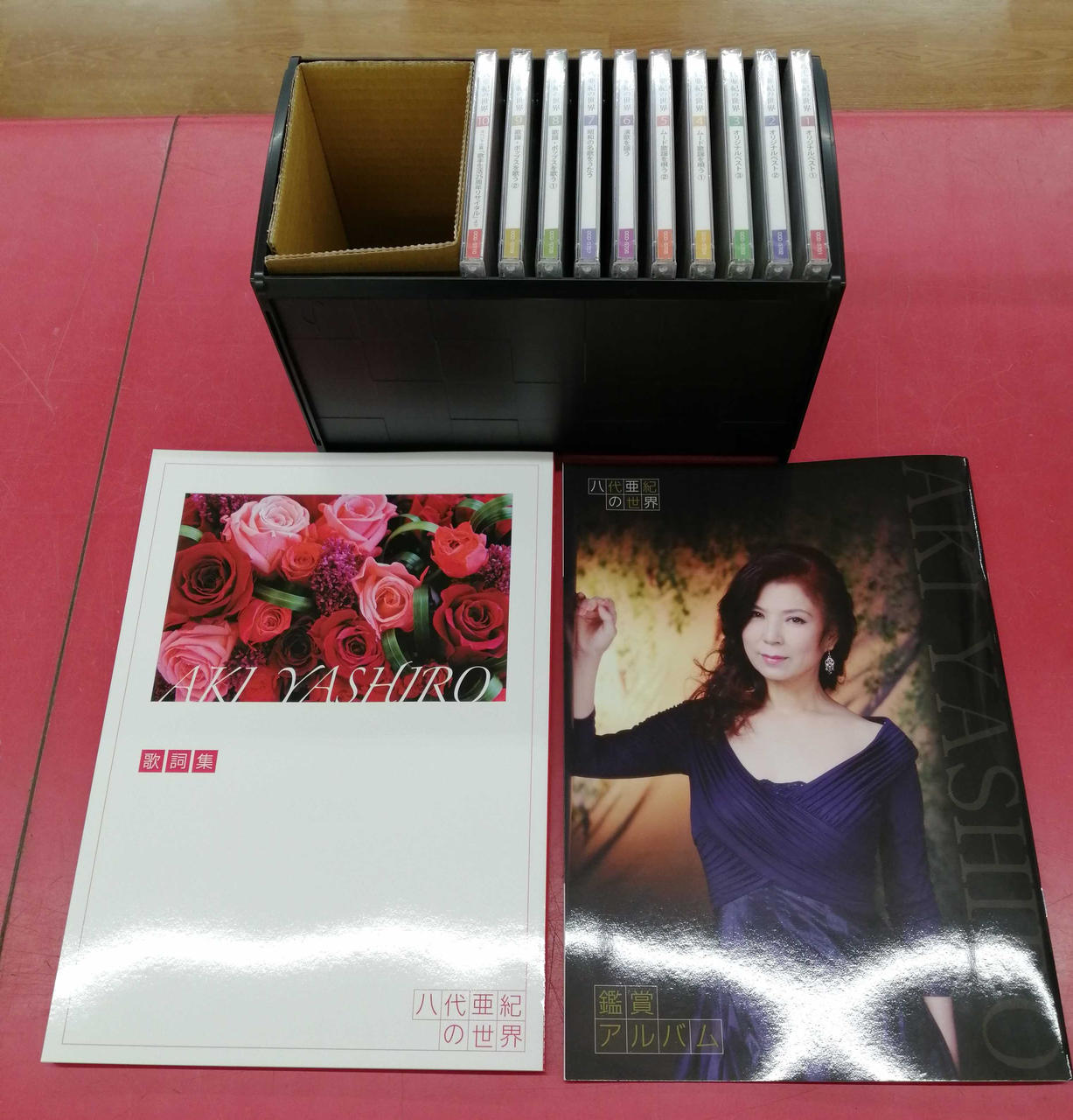 CD収納ケース・歌詞集・鑑賞アルバム付属
