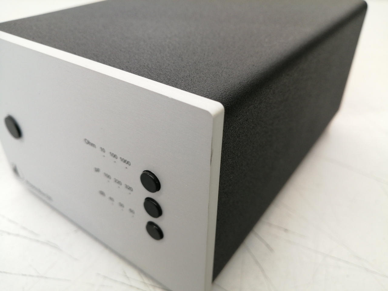 スリキズあり。