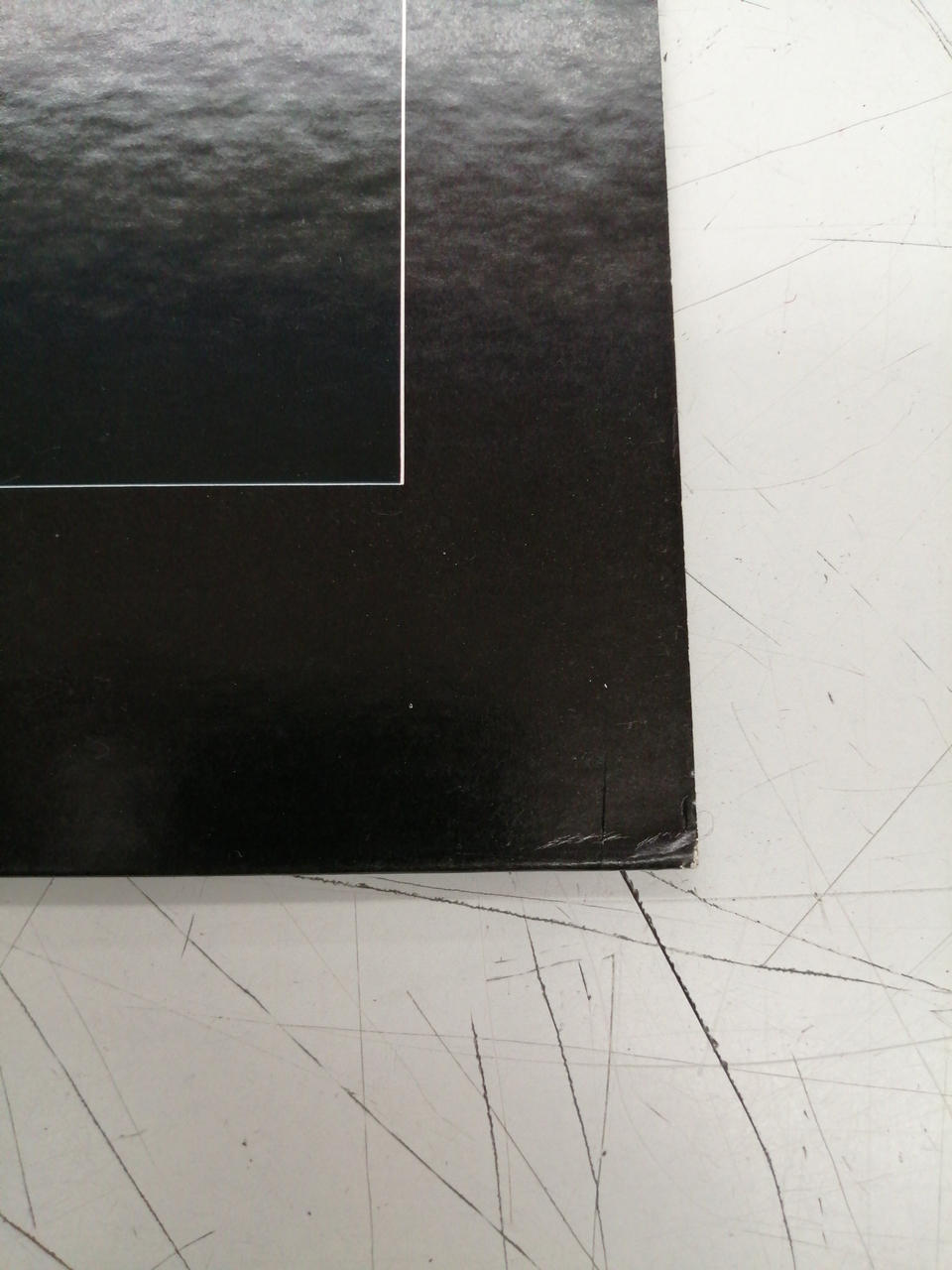 角折れあります。