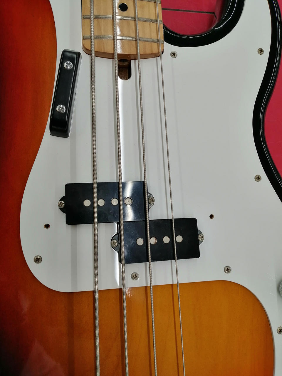 ピックアップ横のネジ欠品です