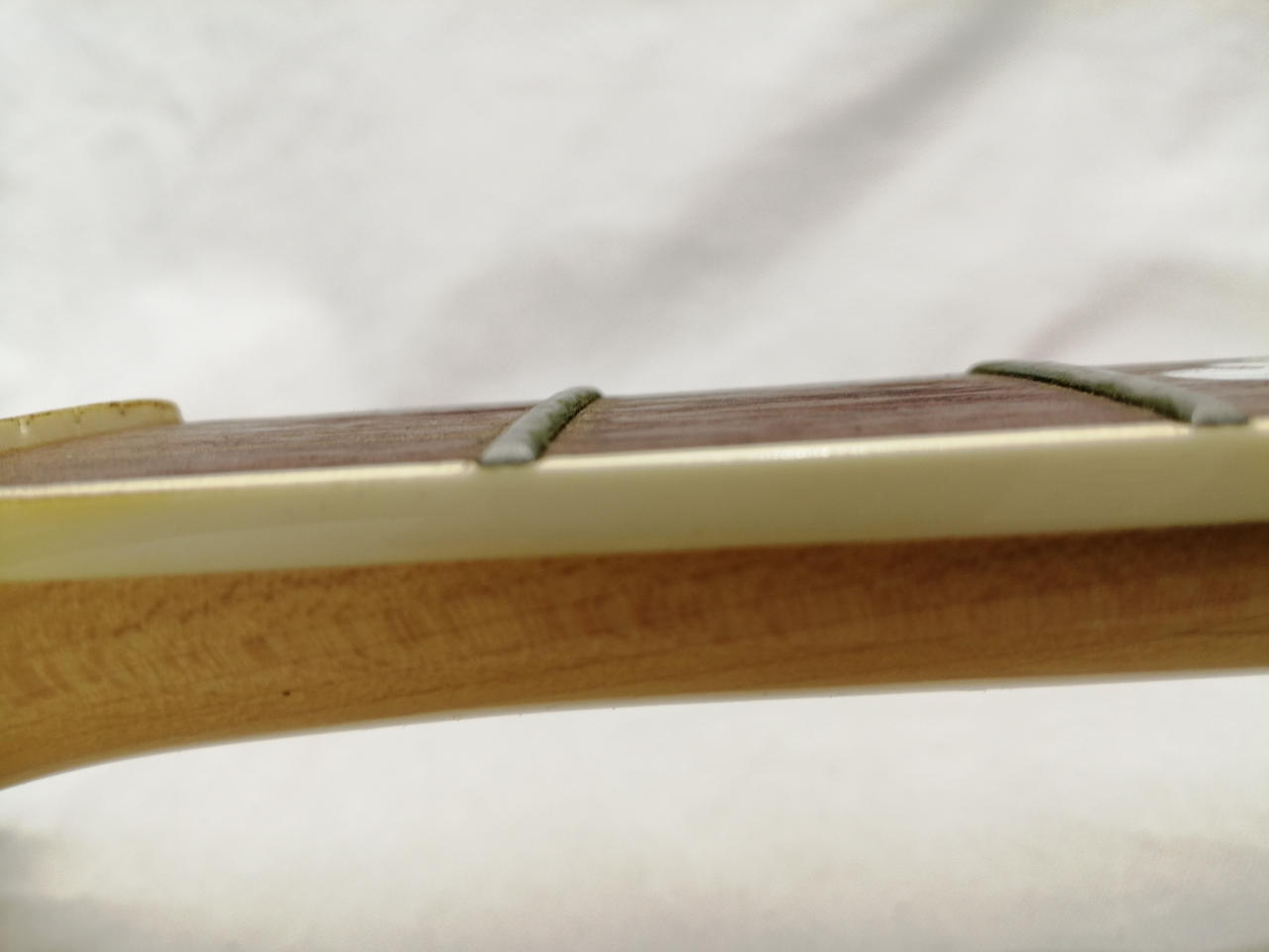 12フレットまで同程度削れております。