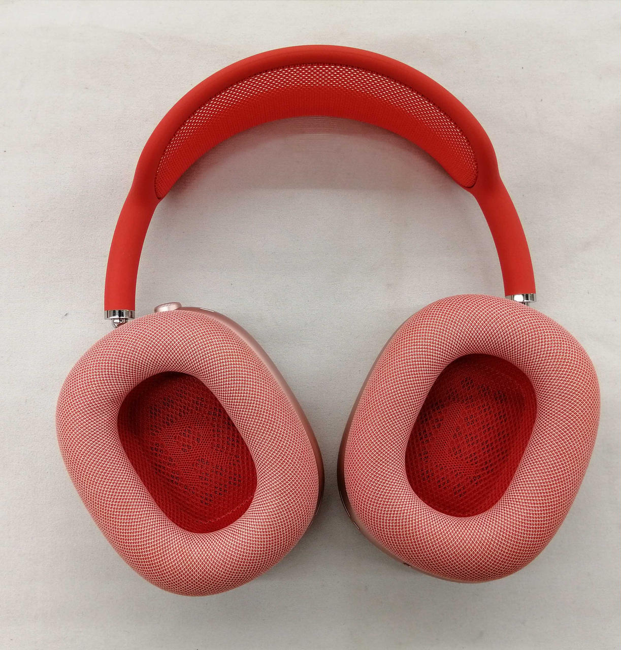 ヘッドホン airpods max red アップルの「AirPods Max」を1カ月ほど使ってみたら、大きな課題