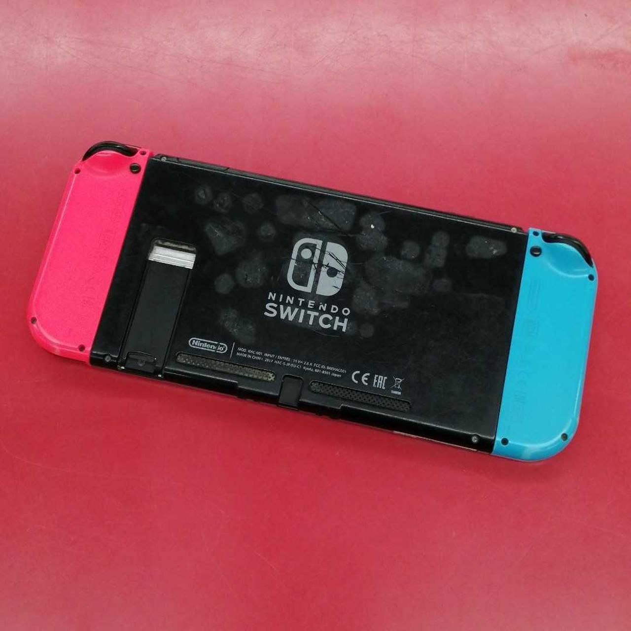 シール跡あり。スタンド欠品