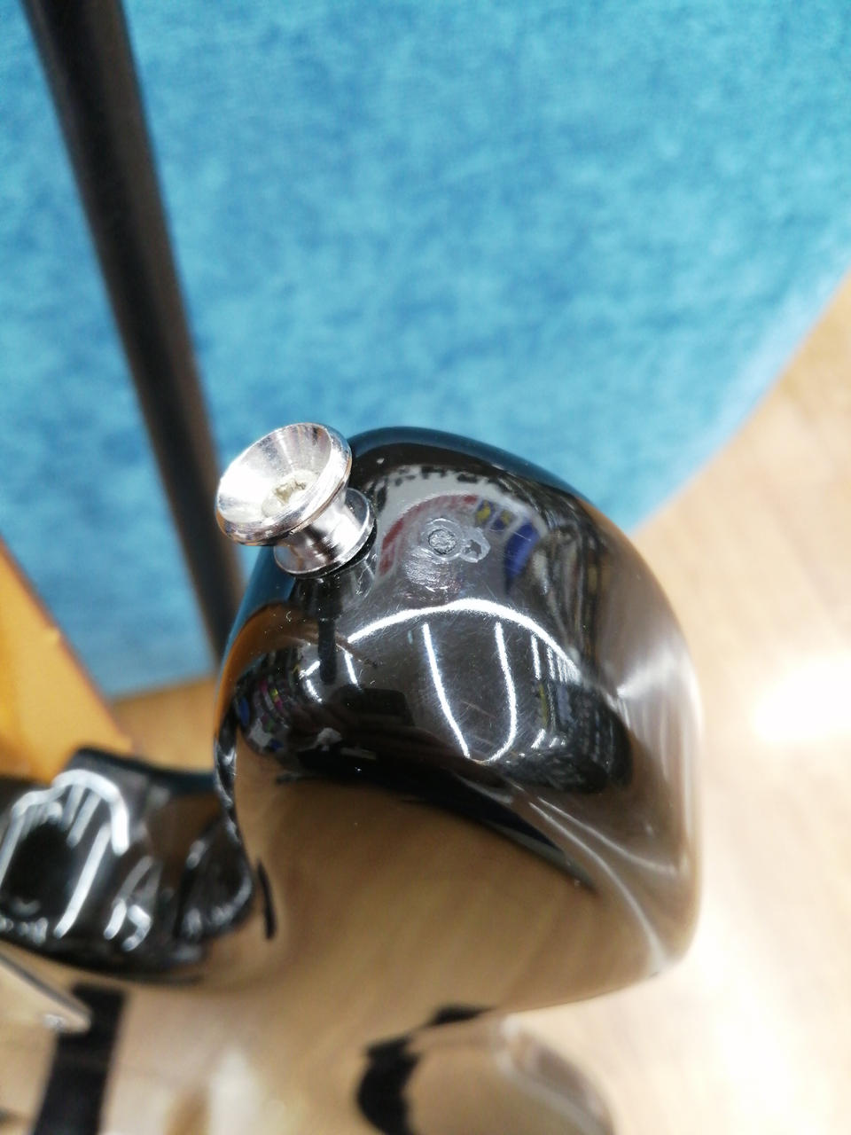 ストラップピン増設跡アリ