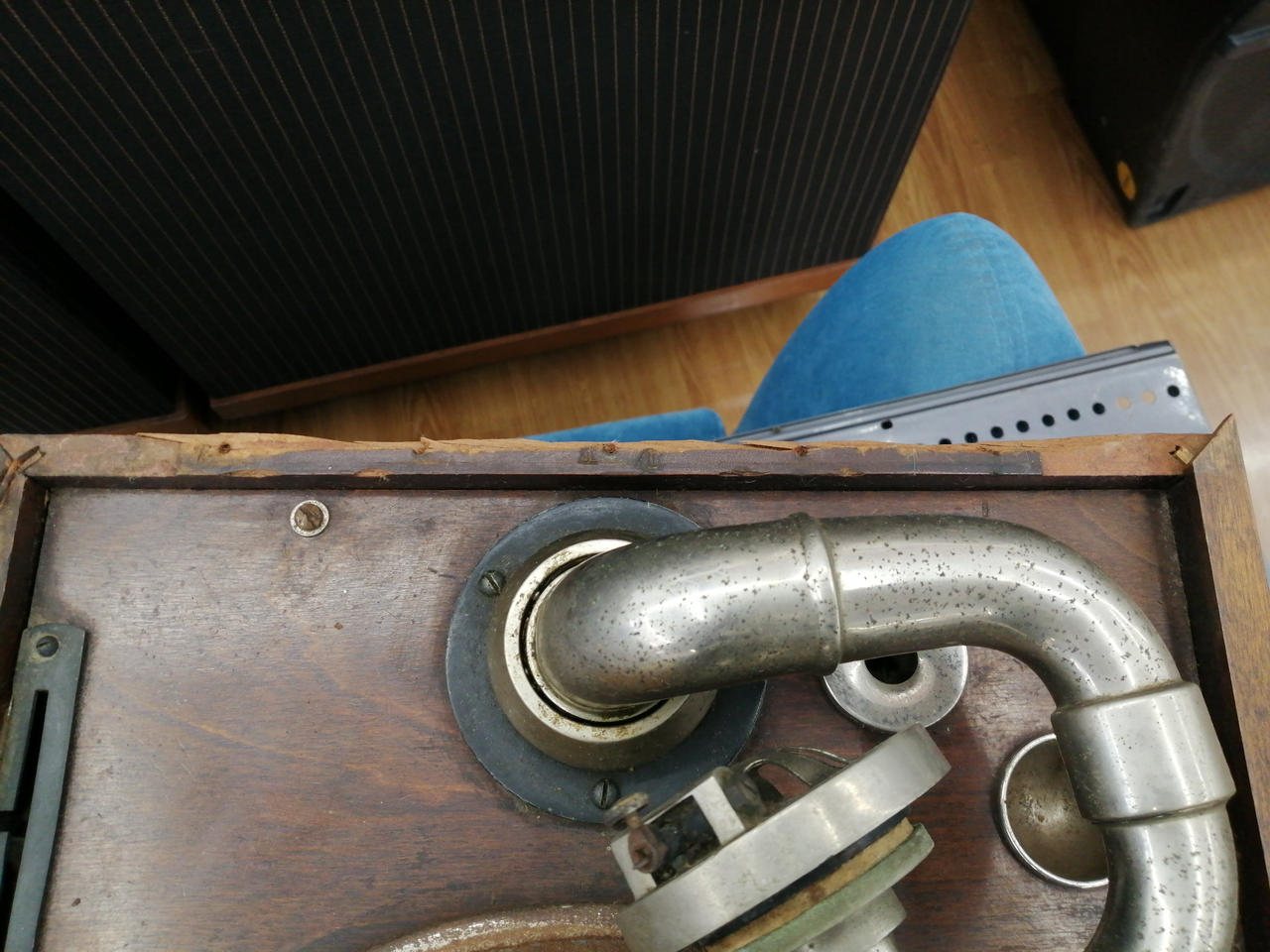 フタヒンジ取り付け部破損