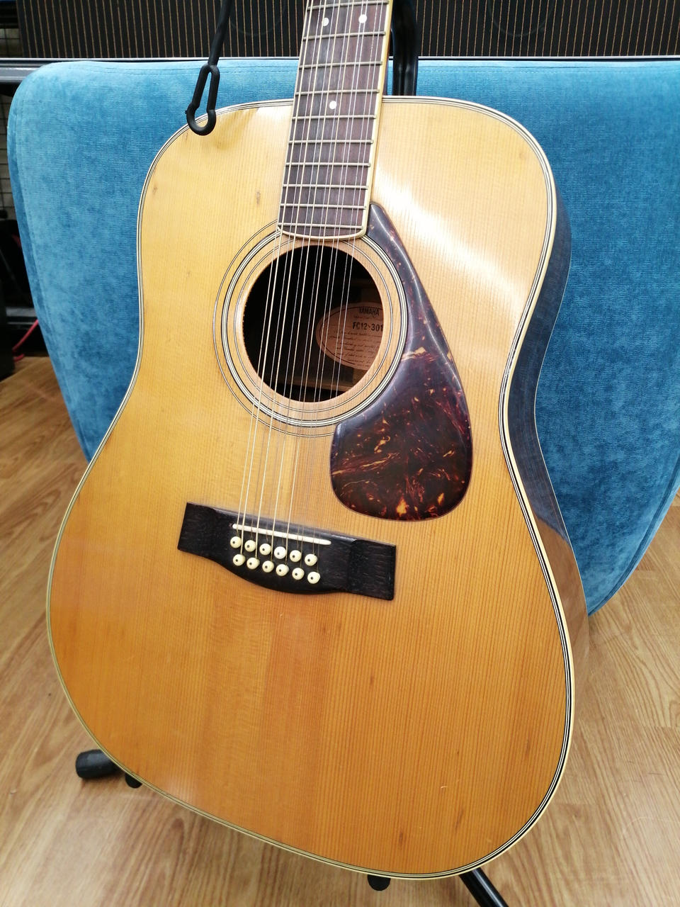 YAMAHA アコースティックギター 12弦 グアムにて新品で購入 YAMAHA アコースティックギター 12弦 グアムにて新品で購入