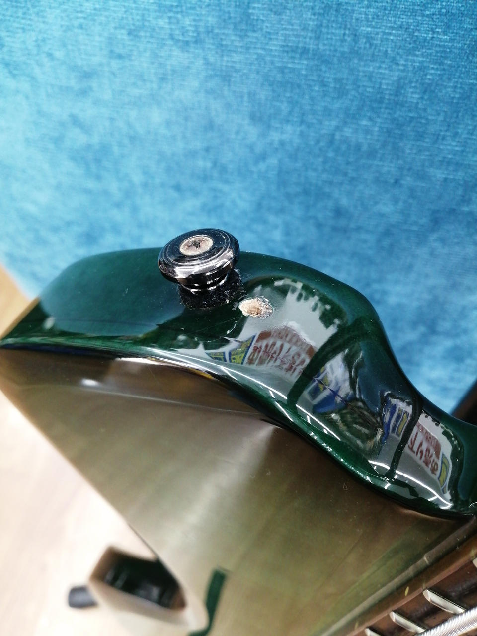 ストラップピン穴増設跡アリ