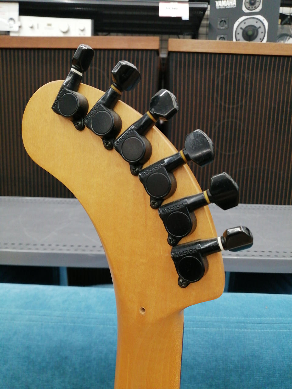 元ストラップピン位置ネジ穴アリ