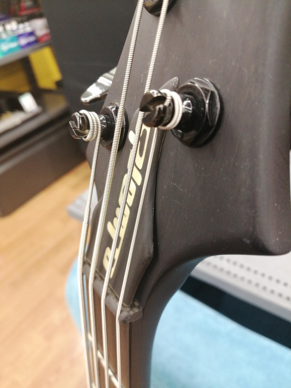 ロッドカバー反りあり