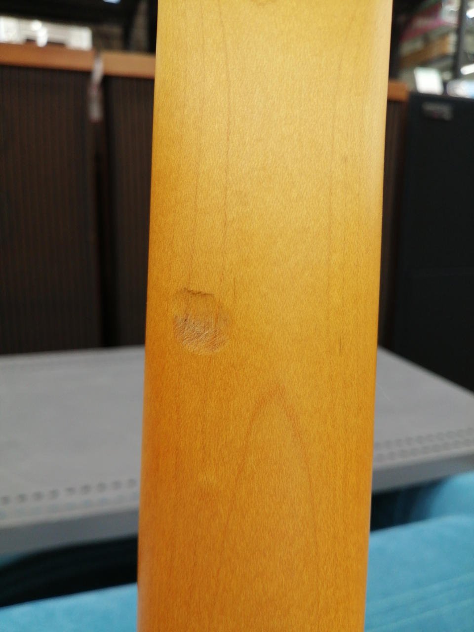 2F高音弦側大きめ打痕あり