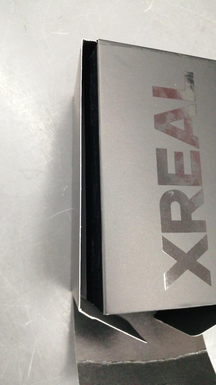 剥がれています。